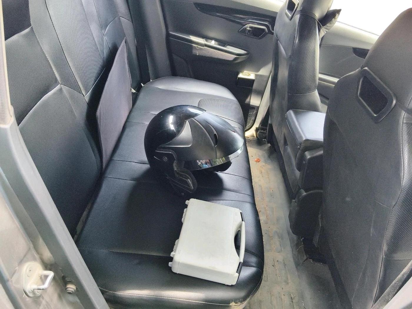 2018 Mahindra KUV 100 NXT K2+ D 6 STR, Diesel, Manual, 1,70,505 km, interior