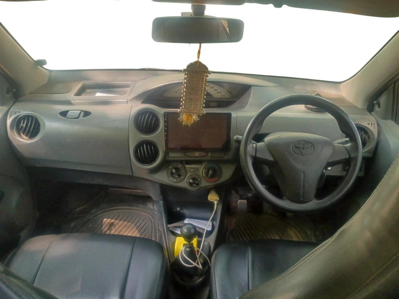 2013 Toyota Etios G, Petrol, Manual, 1,89,643 km, interior