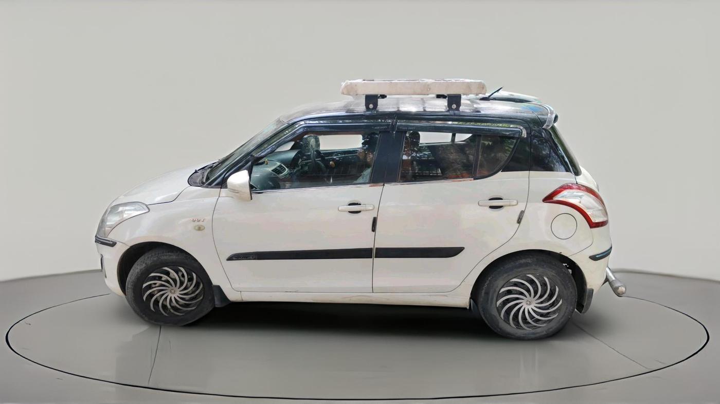 2016 Maruti Swift LXI (O), CNG, Manual, 1,00,188 km, exterior