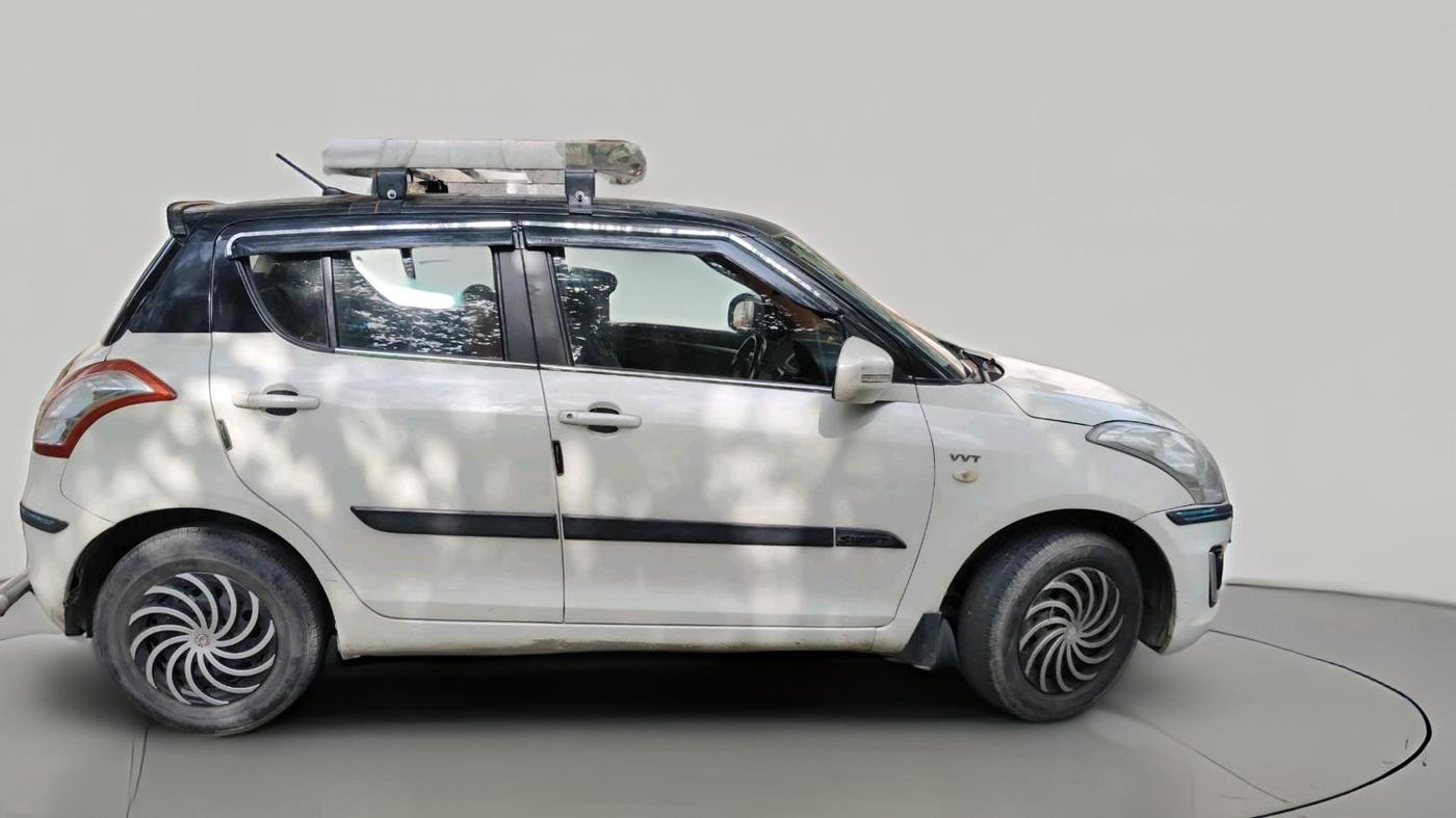 2016 Maruti Swift LXI (O), CNG, Manual, 1,00,188 km, exterior