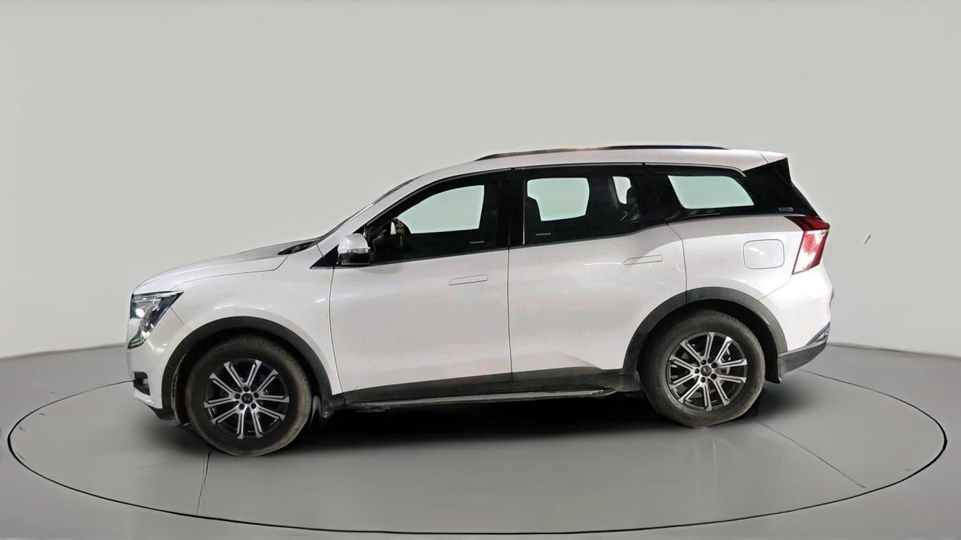 2023 Mahindra XUV700 AX 7 D MT 7 STR, Diesel, Manual, 1,39,207 km, exterior