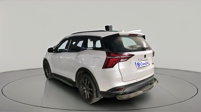2023 Mahindra XUV700 AX 7 D MT 7 STR, Diesel, Manual, 1,39,207 km, exterior