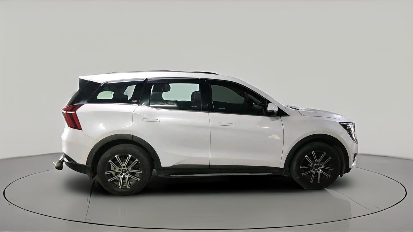 2023 Mahindra XUV700 AX 7 D MT 7 STR, Diesel, Manual, 1,39,207 km, exterior