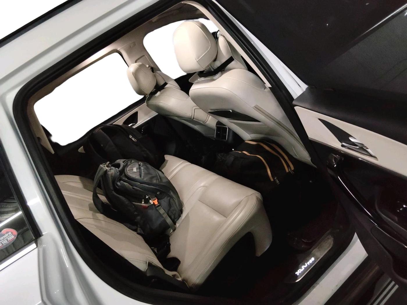 2023 Mahindra XUV700 AX 7 D MT 7 STR, Diesel, Manual, 1,39,207 km, interior