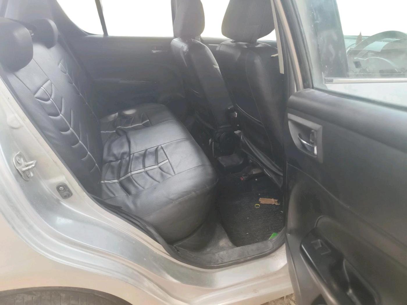 2012 Maruti Swift ZXI, CNG, Manual, 1,50,829 km, interior