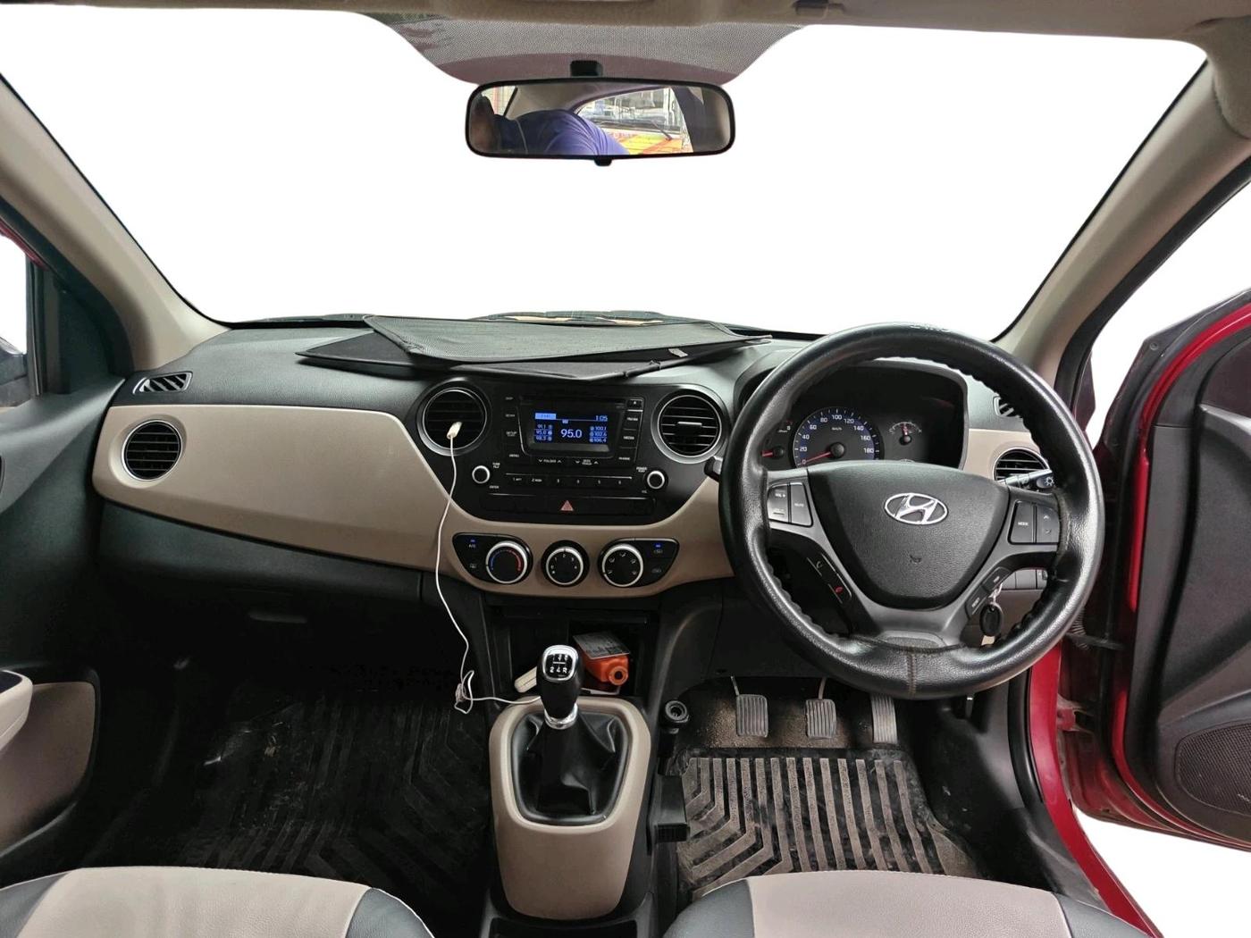2016 Hyundai Xcent BASE 1.2, Petrol, Manual, 1,50,000 km, interior