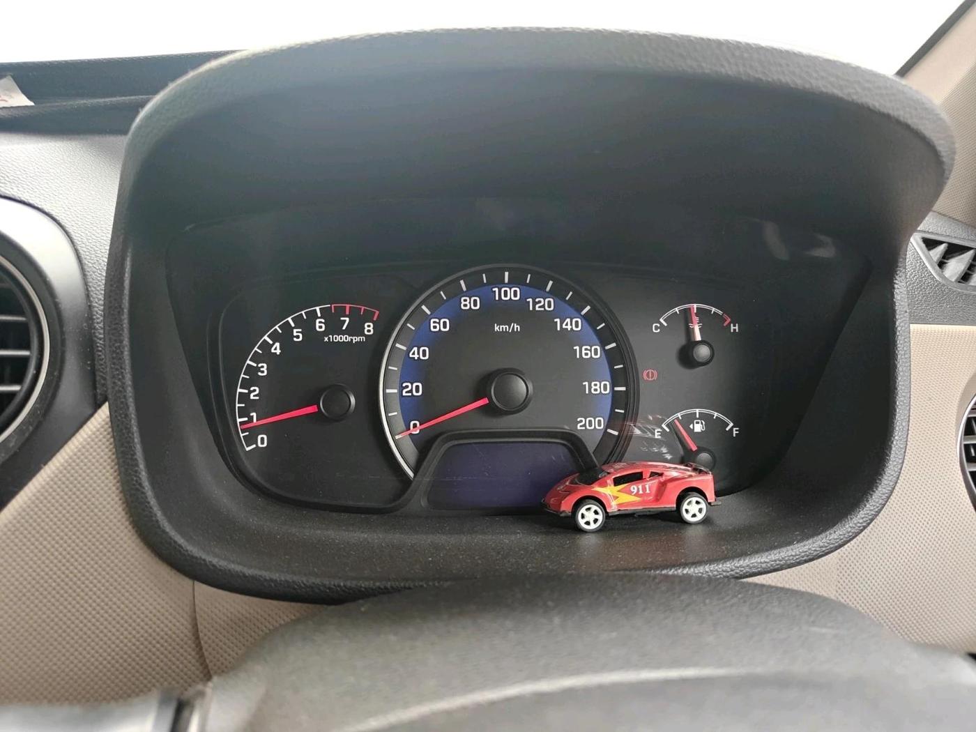 2016 Hyundai Xcent BASE 1.2, Petrol, Manual, 1,50,000 km, interior