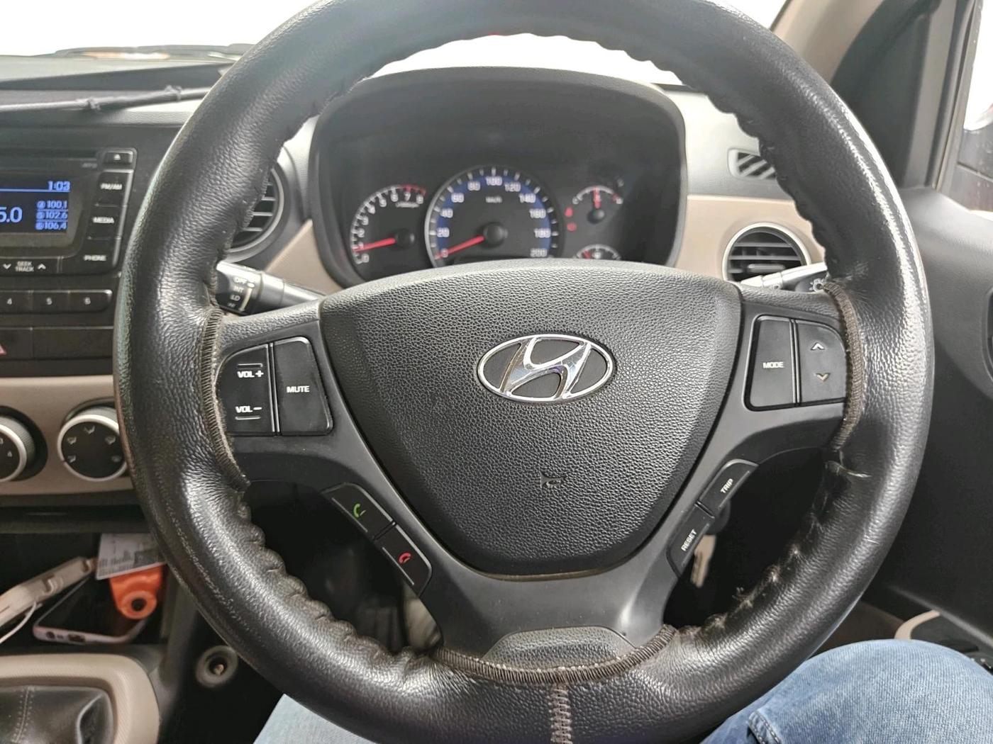 2016 Hyundai Xcent BASE 1.2, Petrol, Manual, 1,50,000 km, interior