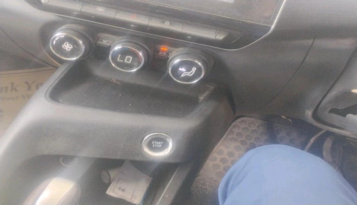 2022 Nissan MAGNITE XV PREMIUM TURBO CVT, Petrol, Automatic, 45,807 km, interior