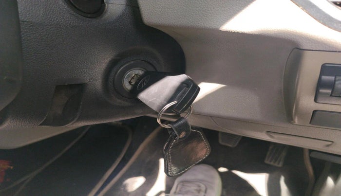 2016 Mahindra Kuv100 K6 6 STR, Petrol, Manual, 25,698 km, interior