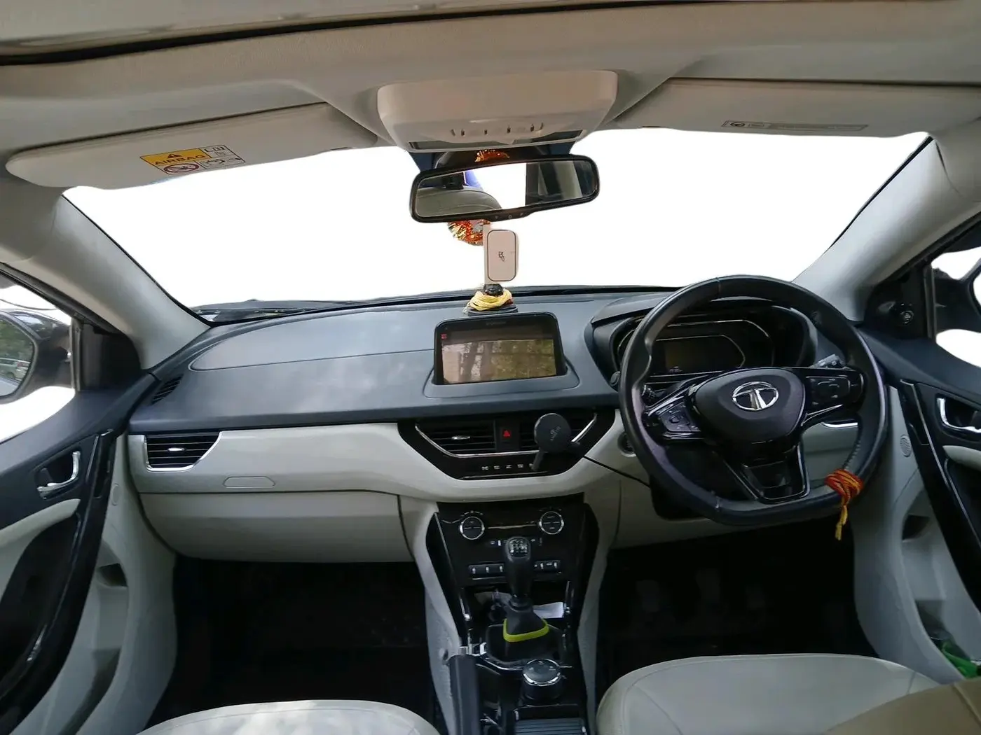 2022 Tata NEXON XZ PLUS (PREMIUM) PETROL, Petrol, Manual, 29,185 km, interior