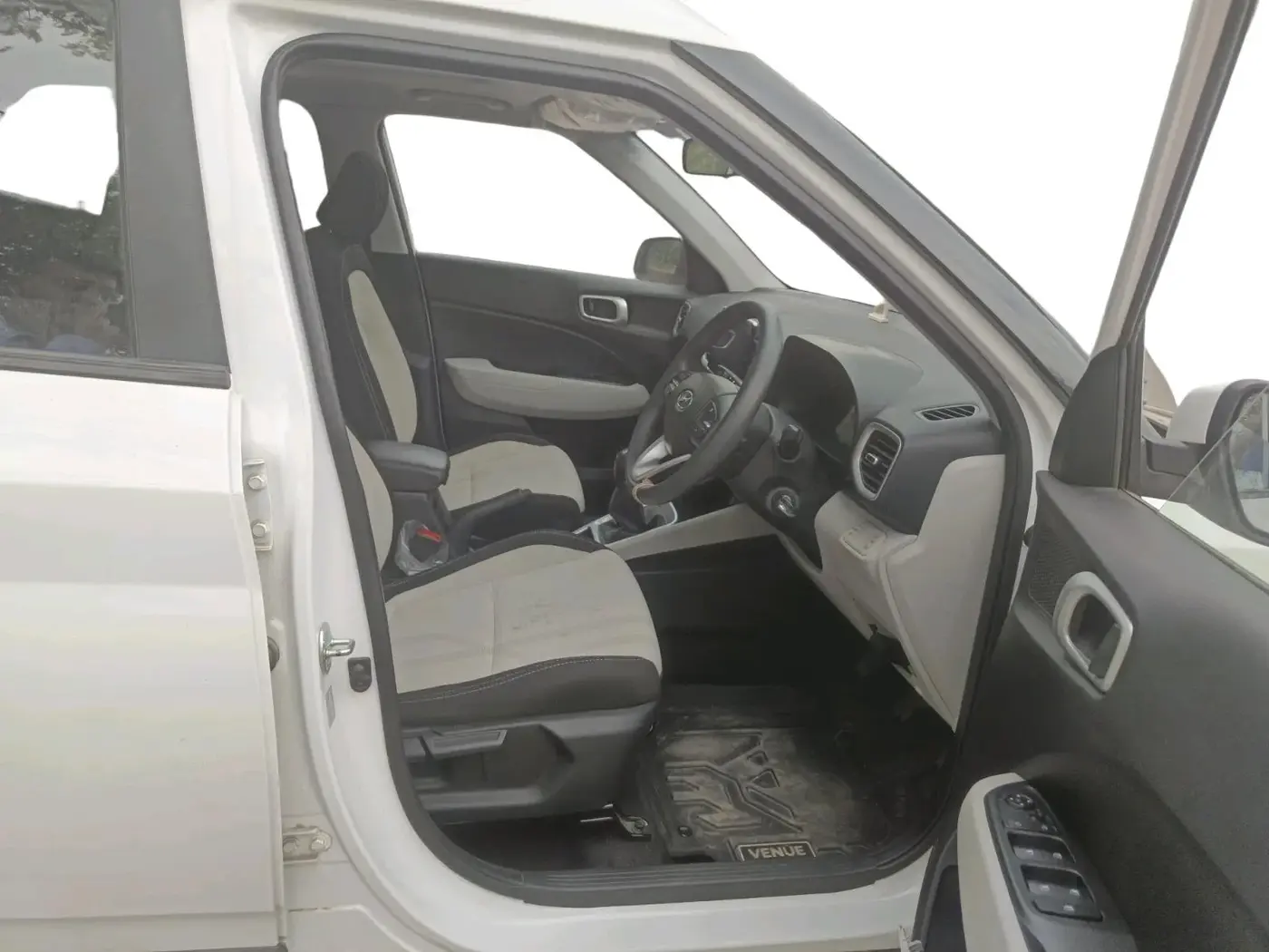 2024 Hyundai VENUE S (O) Plus 1.2 Petrol , Petrol, Manual, 6,799 km, interior