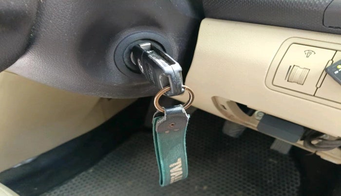 2012 Hyundai Verna FLUIDIC 1.6 VTVT SX, CNG, Manual, 1,37,000 km, interior