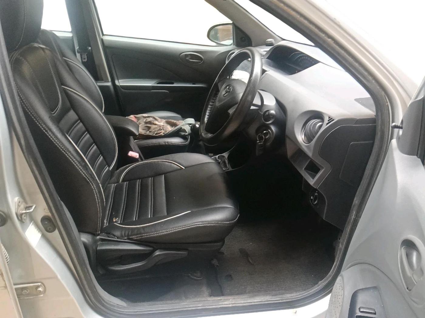 2013 Toyota Etios Liva G, Petrol, Manual, 90,445 km, interior