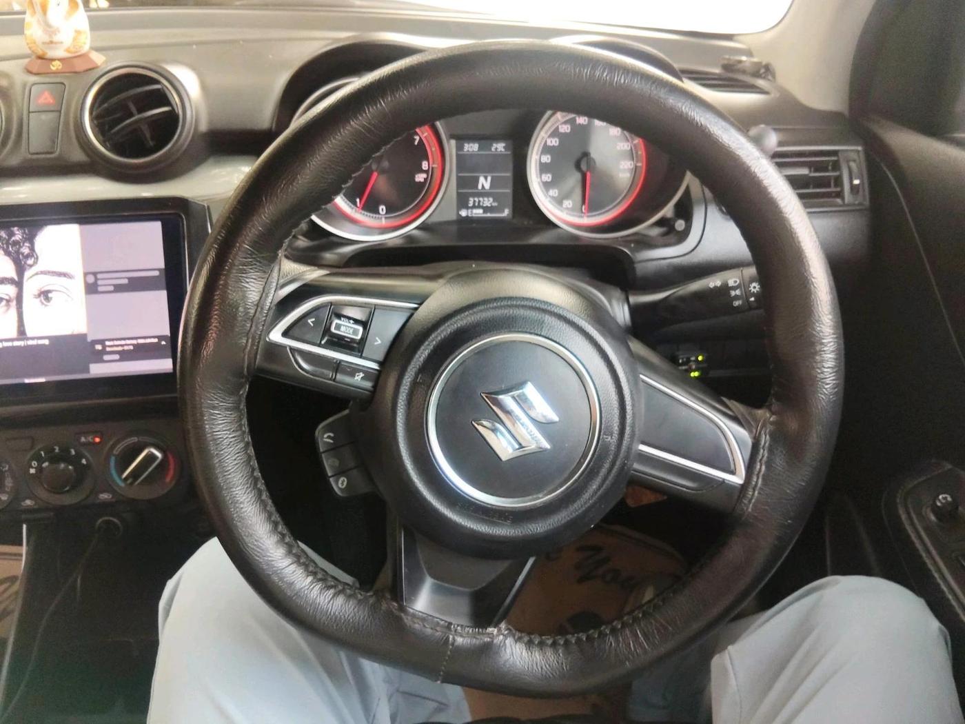 2021 Maruti Swift VXI AMT, CNG, Automatic, 37,732 km, interior