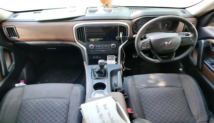 2023 Mahindra SCORPIO-N Z2 PETROL MT 7 STR, Petrol, Manual, 23,852 km, interior