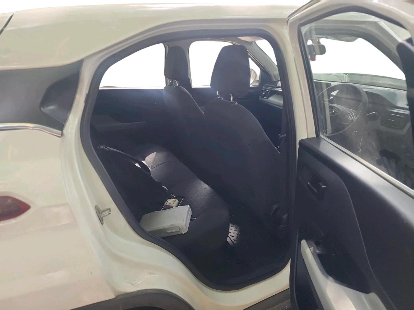 2021 Tata PUNCH ADVENTURE MT, Petrol, Manual, 35,705 km, interior