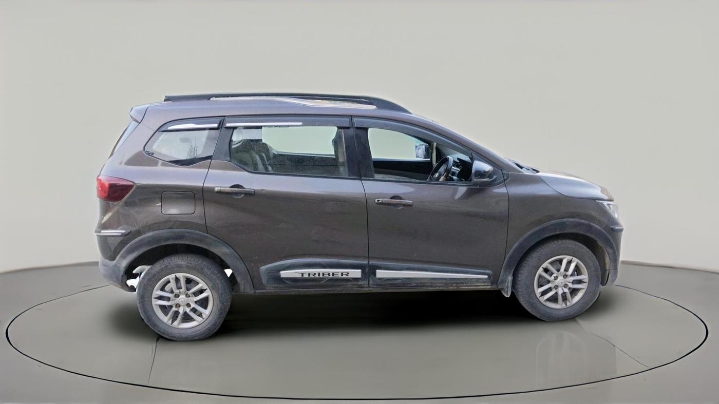 2022 Renault TRIBER RXT, Petrol, Manual, 46,949 km, exterior