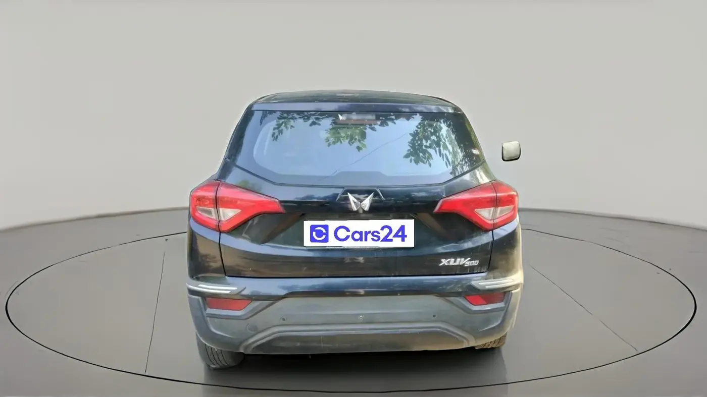 2023 Mahindra XUV300 W4 1.2 PETROL, Petrol, Manual, 1,09,676 km, exterior