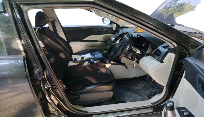 2023 Mahindra XUV300 W4 1.2 PETROL, Petrol, Manual, 1,09,676 km, interior