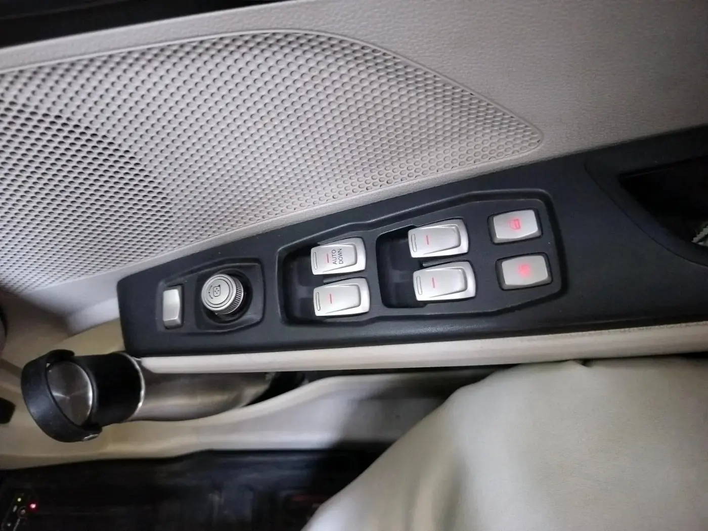 2023 Mahindra XUV300 W4 1.2 PETROL, Petrol, Manual, 1,09,676 km, interior