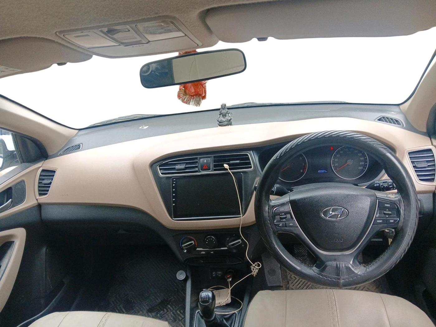 2019 Hyundai Elite i20 MAGNA PLUS 1.2, Petrol, Manual, 1,00,924 km, interior