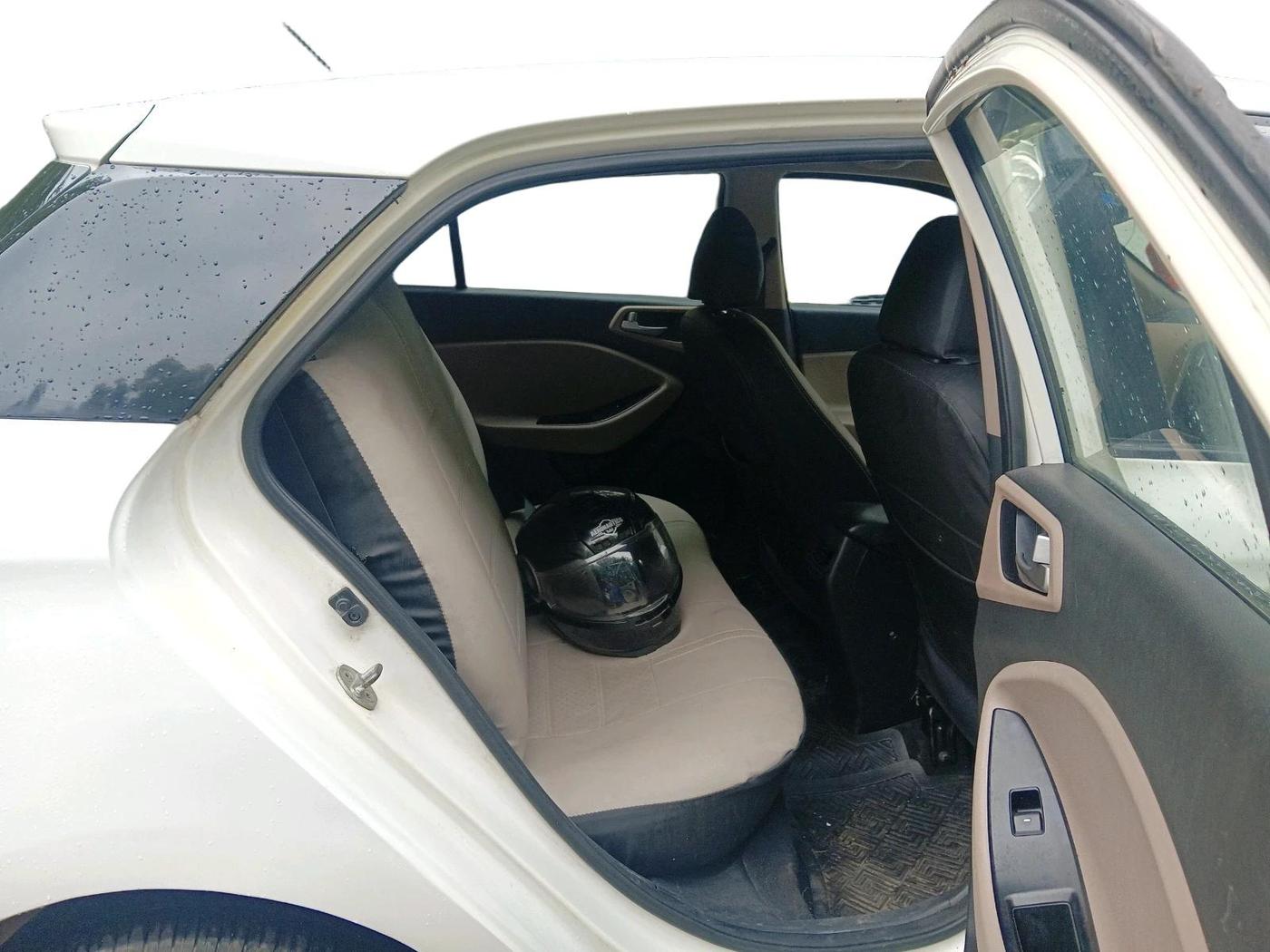 2019 Hyundai Elite i20 MAGNA PLUS 1.2, Petrol, Manual, 1,00,924 km, interior