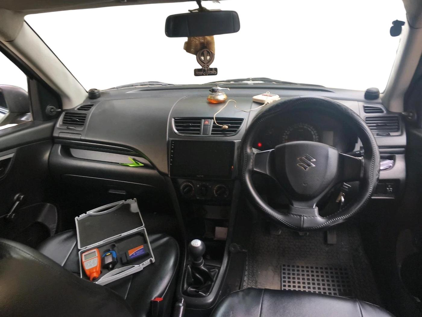 2014 Maruti Swift LXI, Petrol, Manual, 1,45,250 km, interior