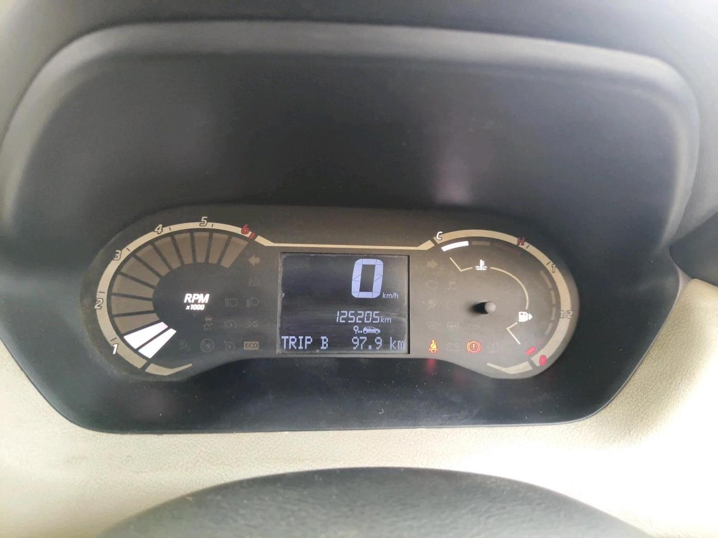 2022 Nissan MAGNITE XL, CNG, Manual, 1,25,205 km, interior
