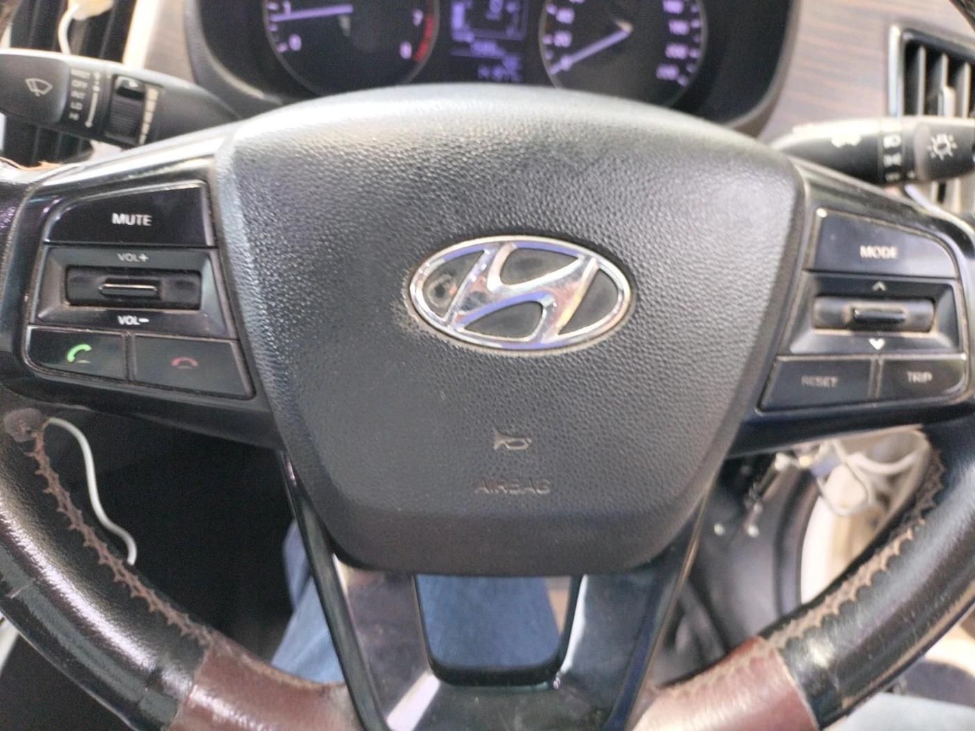 2017 Hyundai Creta E PLUS 1.6 PETROL, CNG, Manual, 1,41,977 km, interior