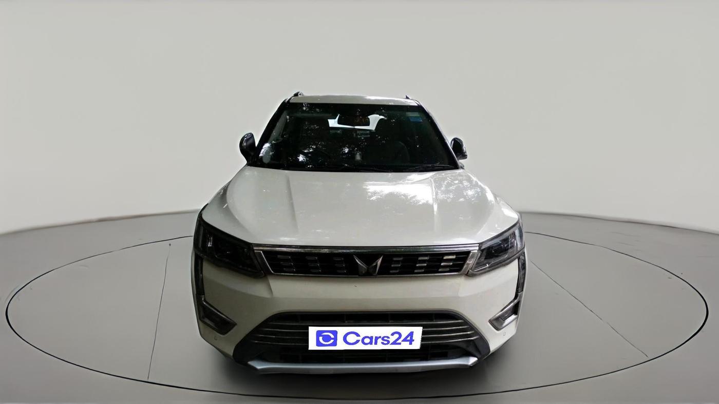2022 Mahindra XUV300 W8 (O) 1.2 PETROL AMT, Petrol, Automatic, 7,675 km, exterior