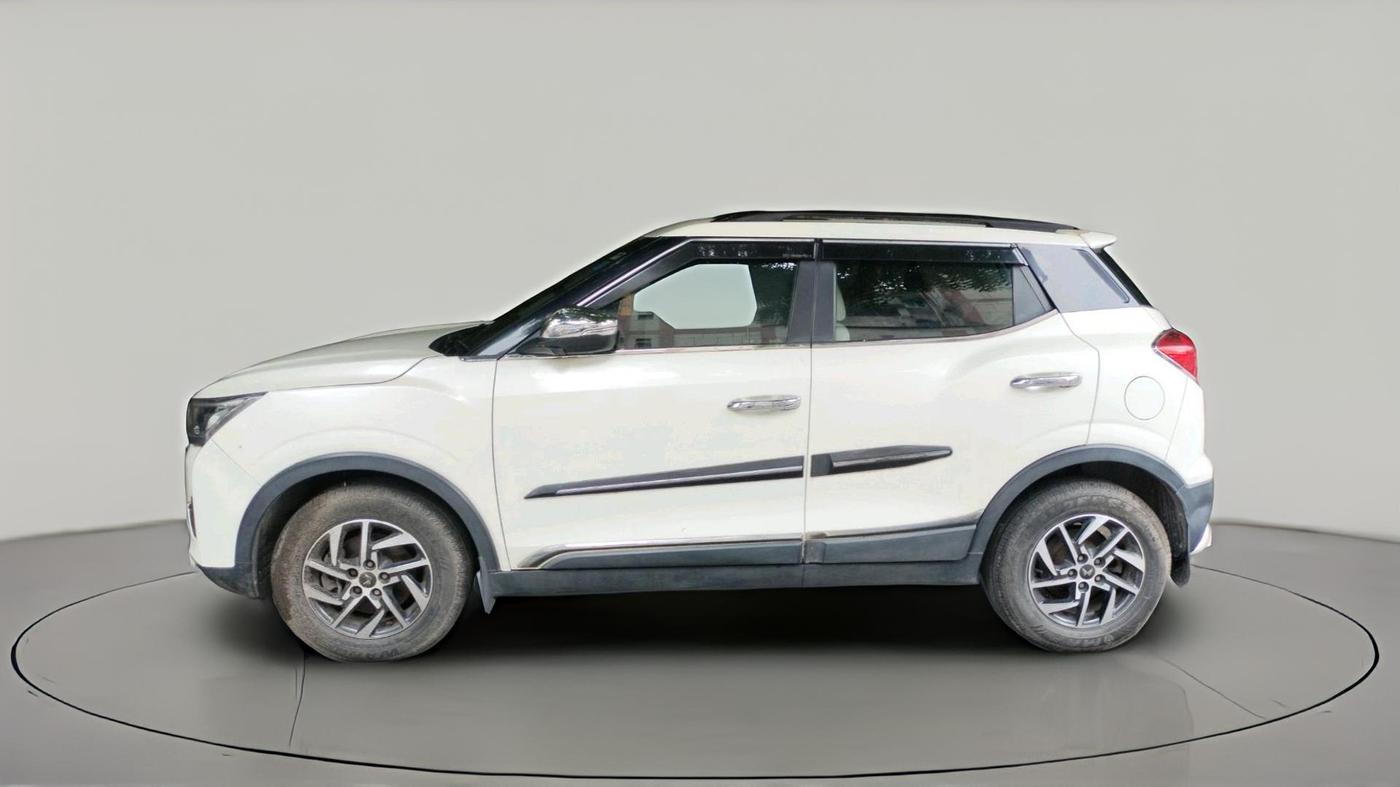 2022 Mahindra XUV300 W8 (O) 1.2 PETROL AMT, Petrol, Automatic, 7,675 km, exterior