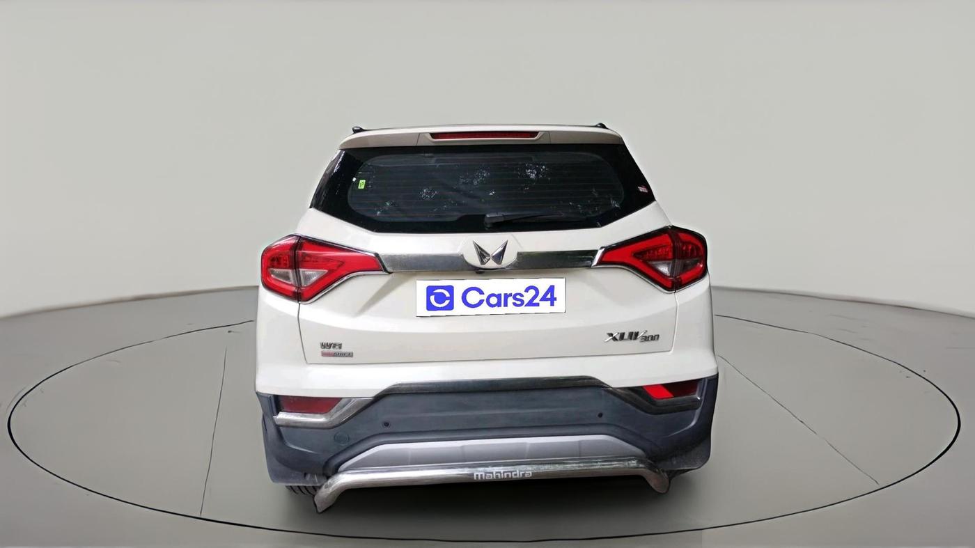 2022 Mahindra XUV300 W8 (O) 1.2 PETROL AMT, Petrol, Automatic, 7,675 km, exterior