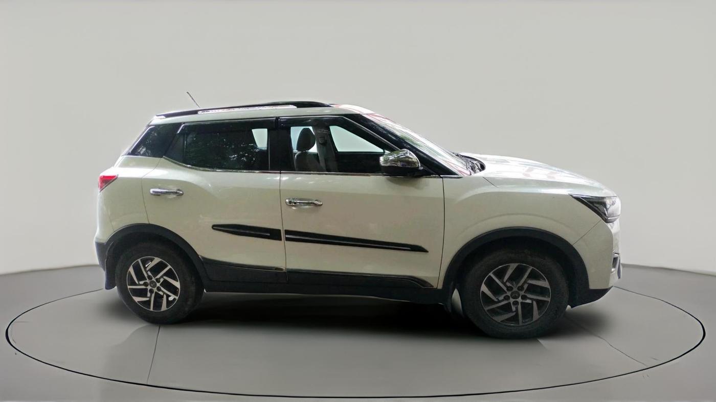 2022 Mahindra XUV300 W8 (O) 1.2 PETROL AMT, Petrol, Automatic, 7,675 km, exterior