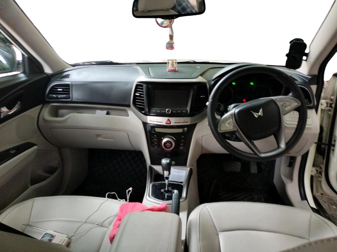 2022 Mahindra XUV300 W8 (O) 1.2 PETROL AMT, Petrol, Automatic, 7,675 km, interior