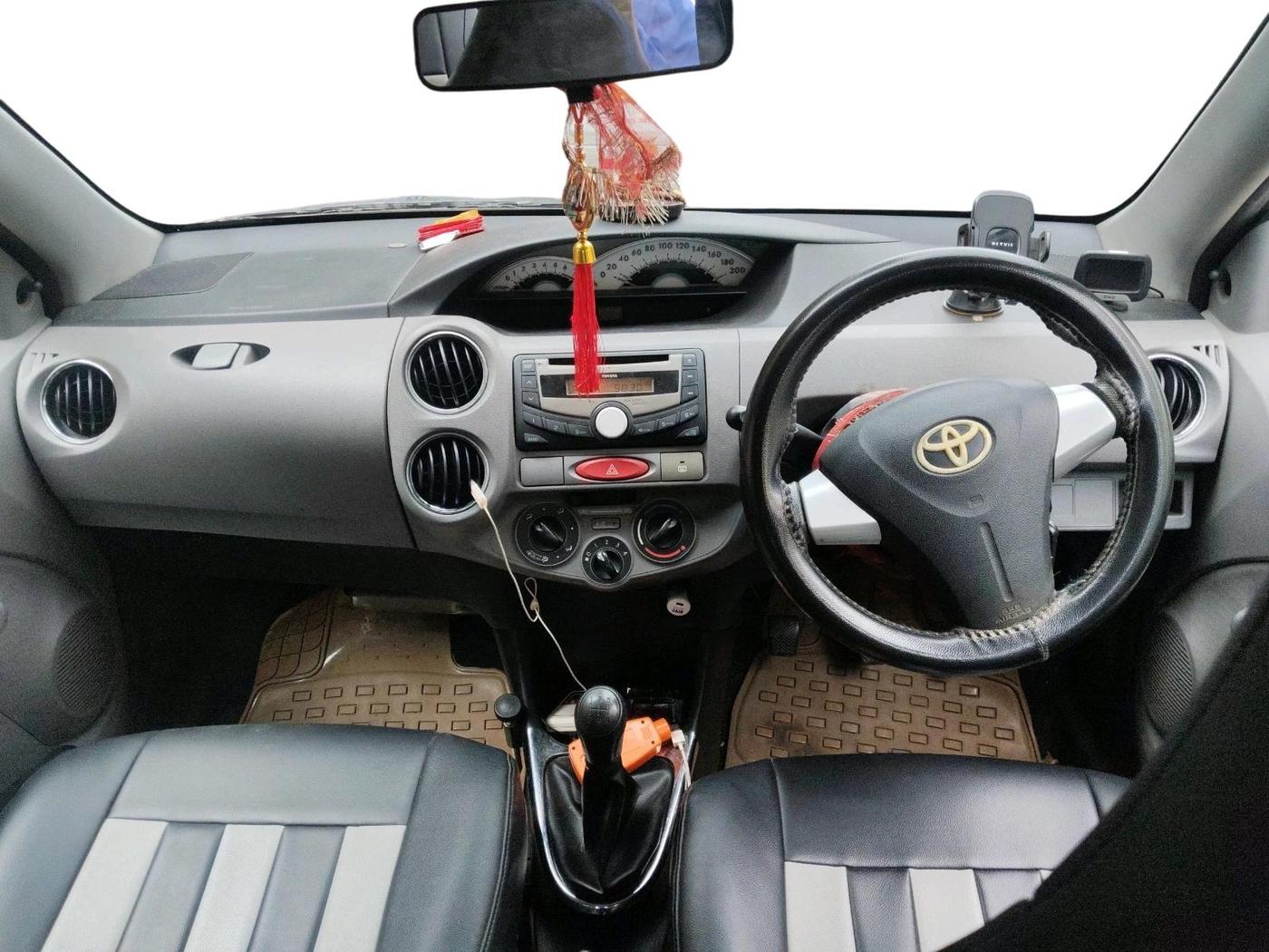 2011 Toyota Etios Liva V, Petrol, Manual, 1,05,511 km, interior