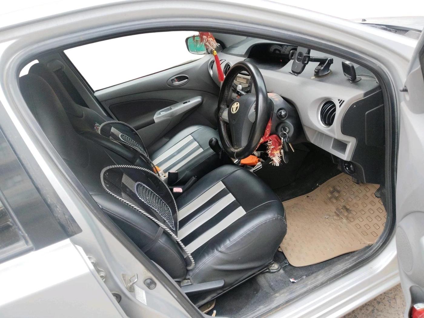 2011 Toyota Etios Liva V, Petrol, Manual, 1,05,511 km, interior