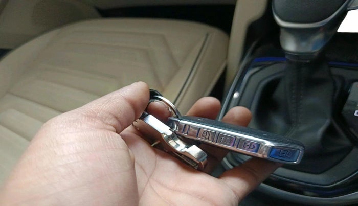 2024 KIA CARENS LUXURY PLUS 1.5 PETROL DCT 7 STR, Petrol, Automatic, 27,778 km, interior