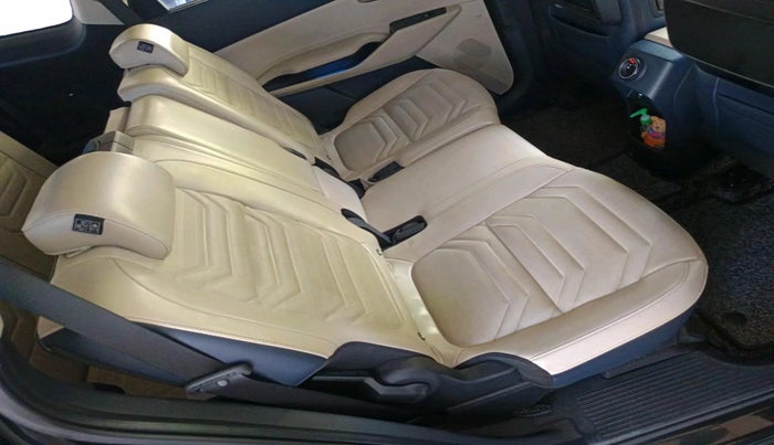 2024 KIA CARENS LUXURY PLUS 1.5 PETROL DCT 7 STR, Petrol, Automatic, 27,778 km, interior