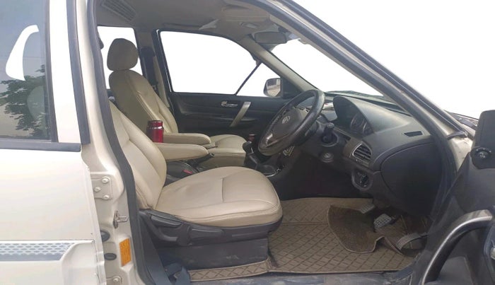 2017 Tata Safari Storme 2.2 EX 4X2, Diesel, Manual, 1,09,941 km, interior