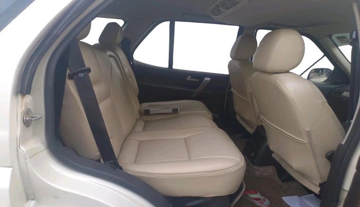 2017 Tata Safari Storme 2.2 EX 4X2, Diesel, Manual, 1,09,941 km, interior