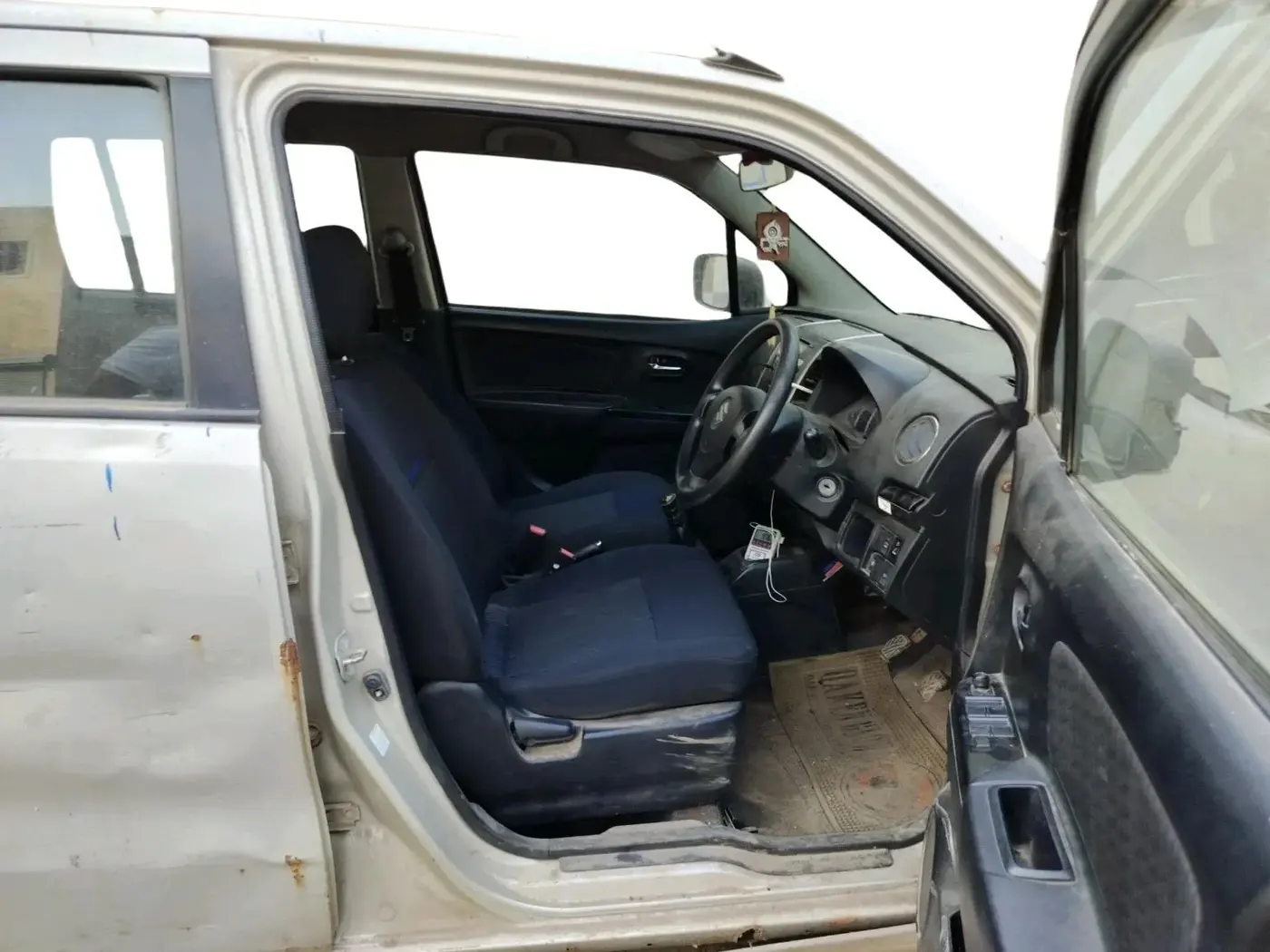 2013 Maruti Wagon R Stingray VXI, CNG, Manual, 58,255 km, interior