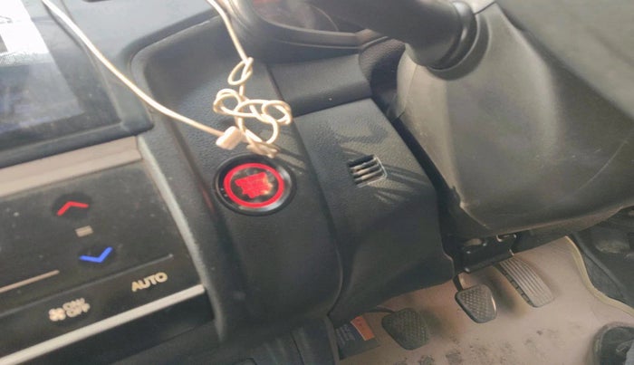 2017 Honda WR-V 1.5L I-DTEC VX MT, Diesel, Manual, 1,79,793 km, interior