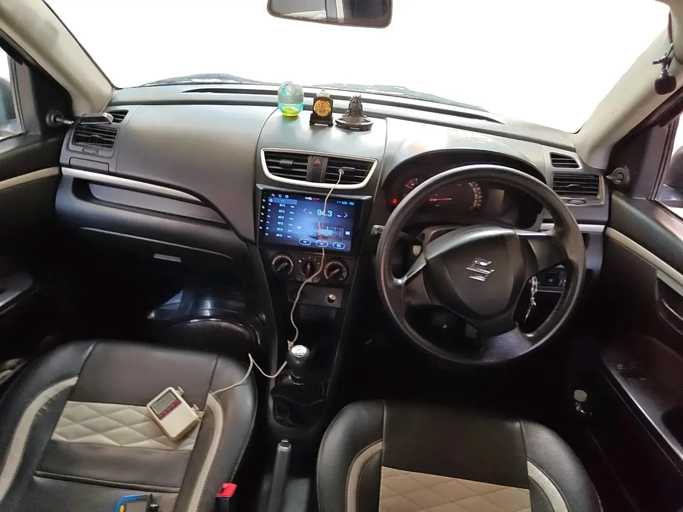2016 Maruti Swift LXI (O), CNG, Manual, 71,463 km, interior
