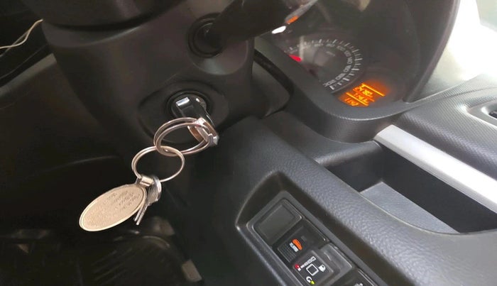 2016 Maruti Swift LXI (O), CNG, Manual, 71,463 km, interior