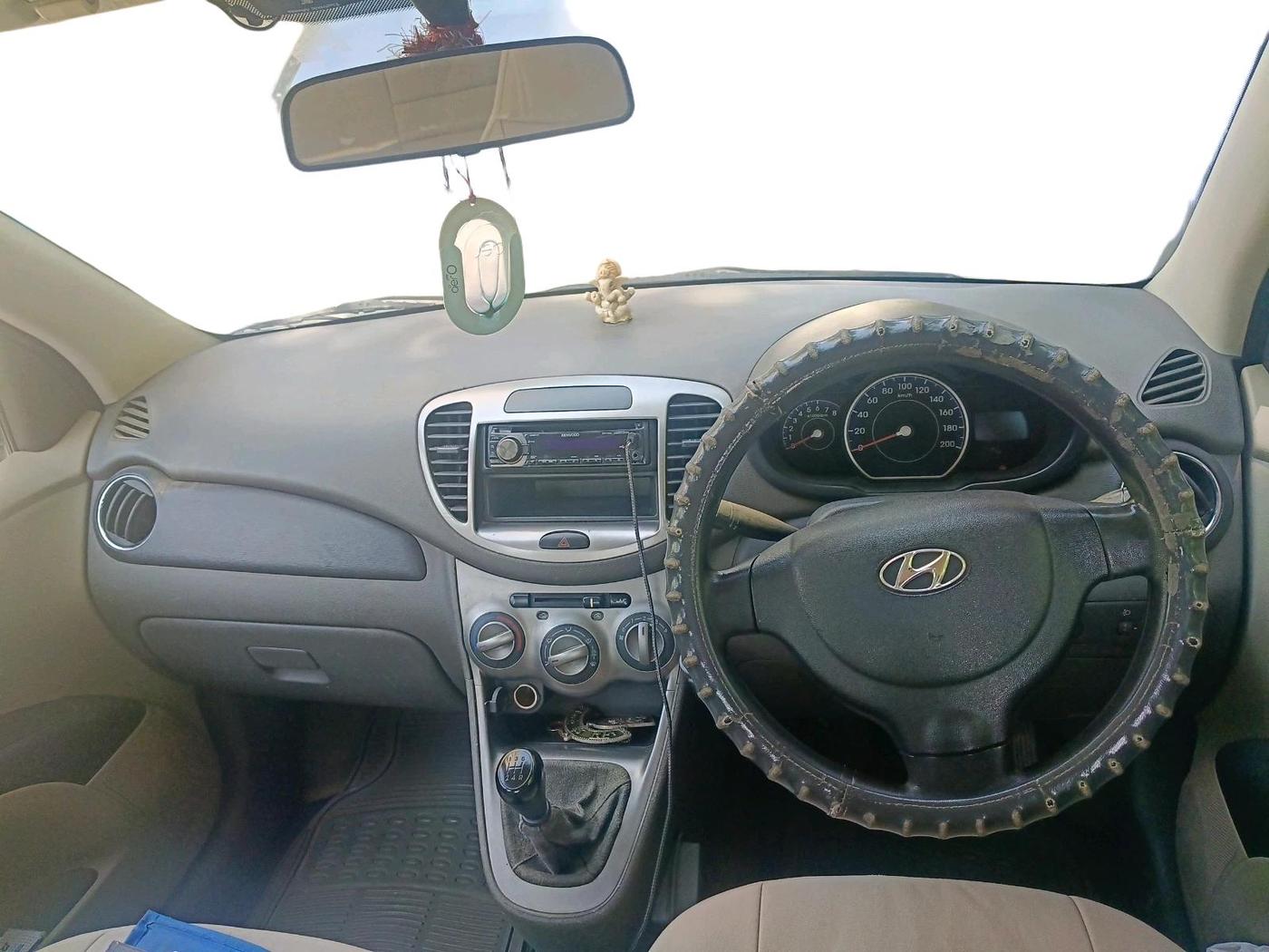 2011 Hyundai i10 MAGNA 1.2, CNG, Manual, 50,002 km, interior