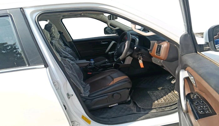 2024 Mahindra SCORPIO-N Z8 Select Petrol MT, Petrol, Manual, 8,951 km, interior