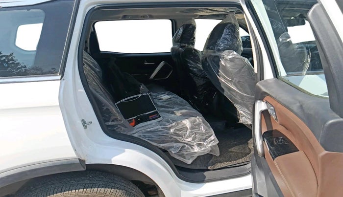 2024 Mahindra SCORPIO-N Z8 Select Petrol MT, Petrol, Manual, 8,951 km, interior