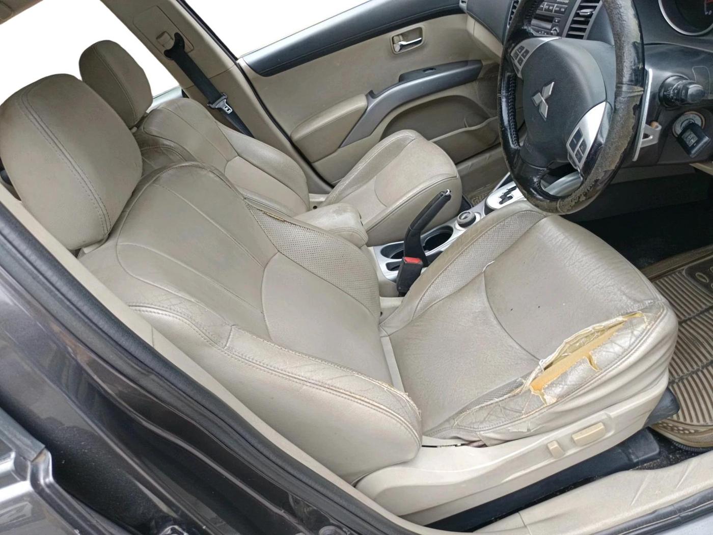 2011 Mitsubishi Outlander 2.4 MIVEC, Petrol, Automatic, 95,556 km, interior