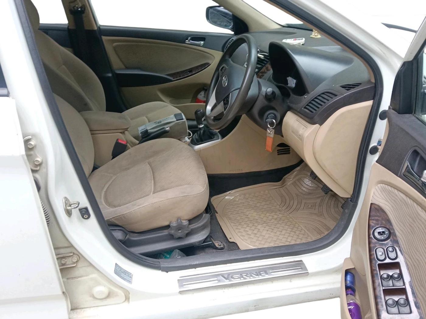 2011 Hyundai Verna FLUIDIC 1.6 VTVT EX, Petrol, Manual, 56,498 km, interior
